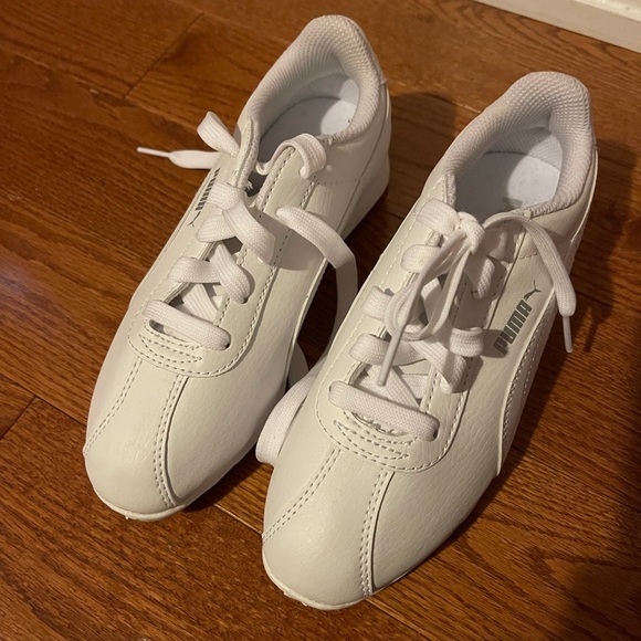 Girls’ all white Puma sneakers - Picture 2 of 2